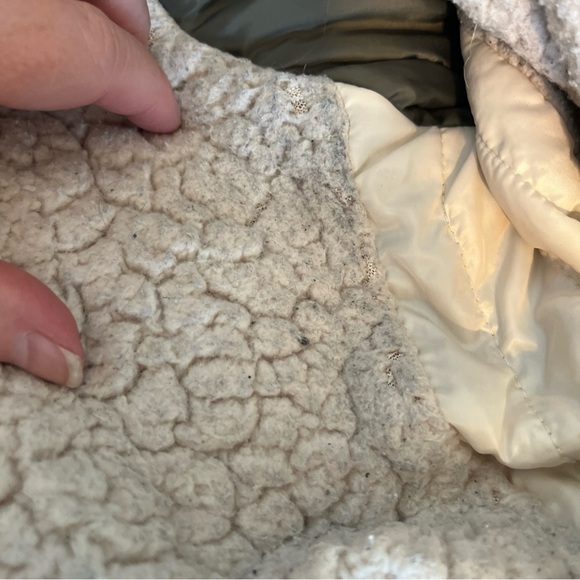 Abercrombie & Fitch Women's Olive Green Sherpa Lined Fur Parka Coat Size Small - Picture 13 of 13